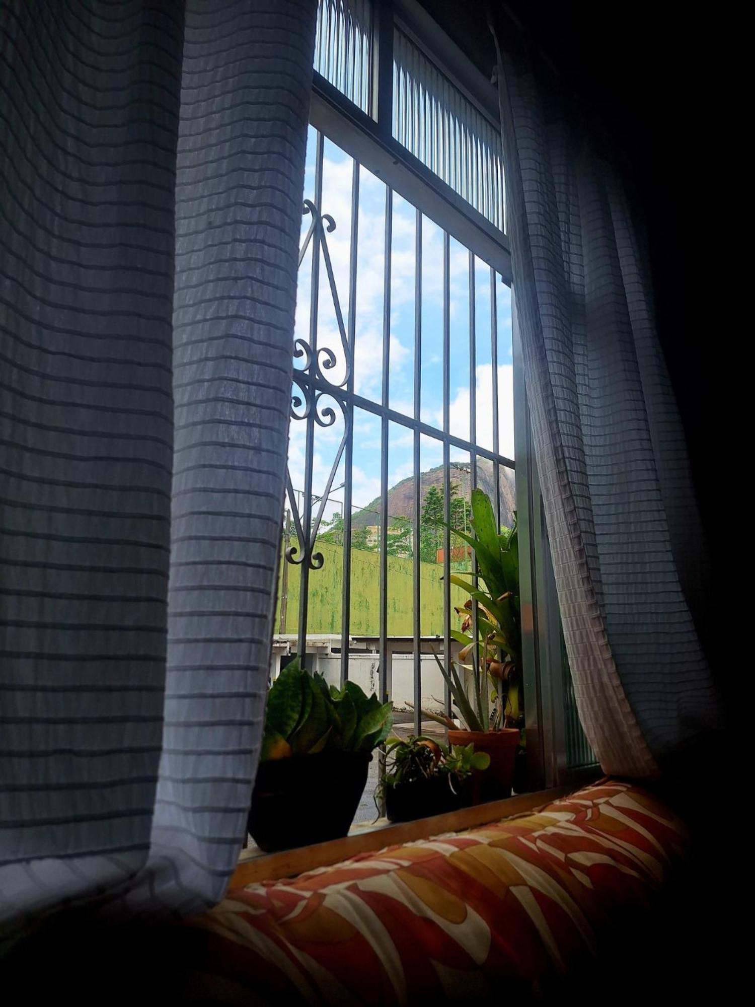 Tranquilo E Familiar No Leblon - Quiet Family In Leblon * Rio de Janeiro